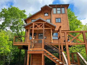 Skyview Treehouse B by Amish Country Lodging